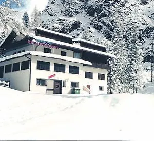 Hotel apartamentowy Regina Delle Dolomiti